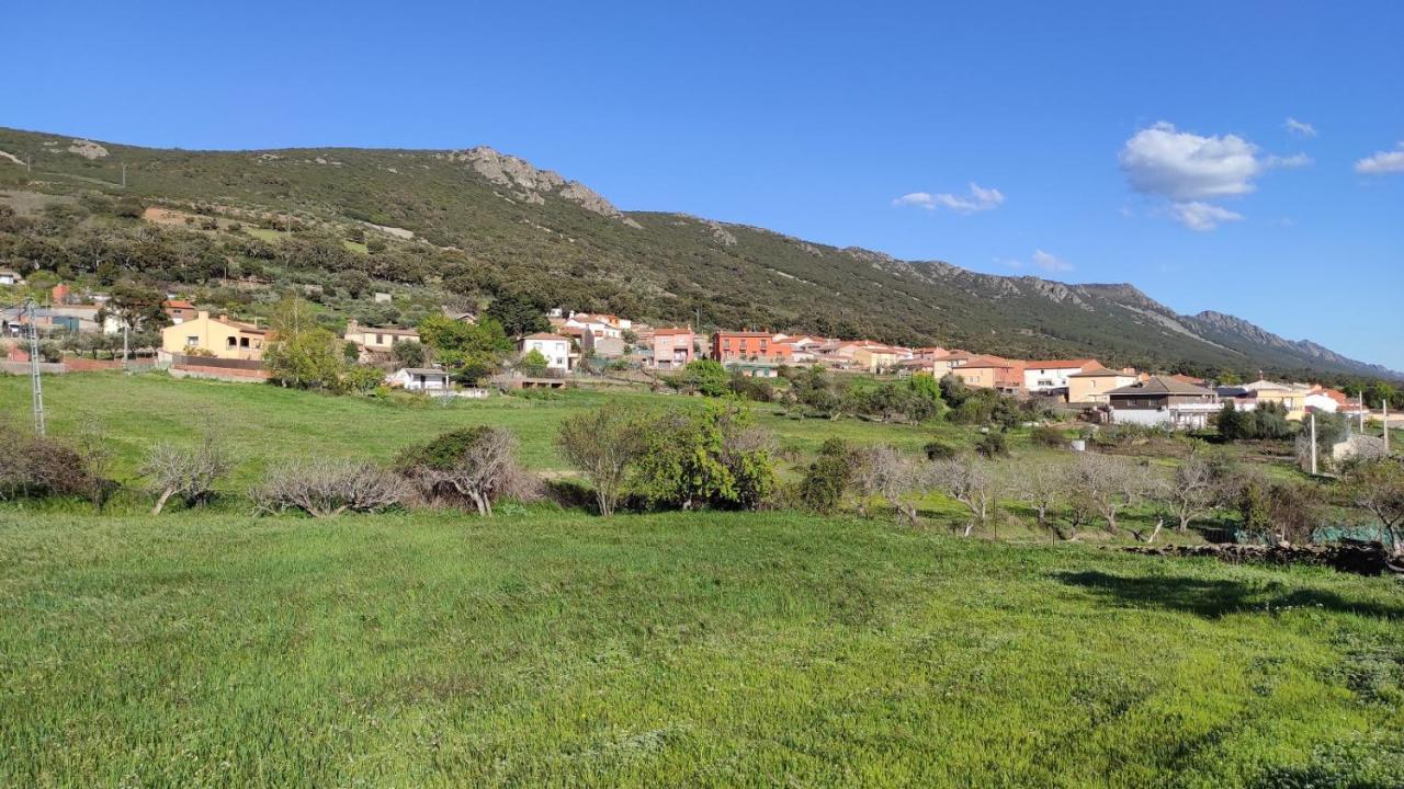 Casa Rural La Colmena Del Geoparque Navatrasierra Eksteriør billede