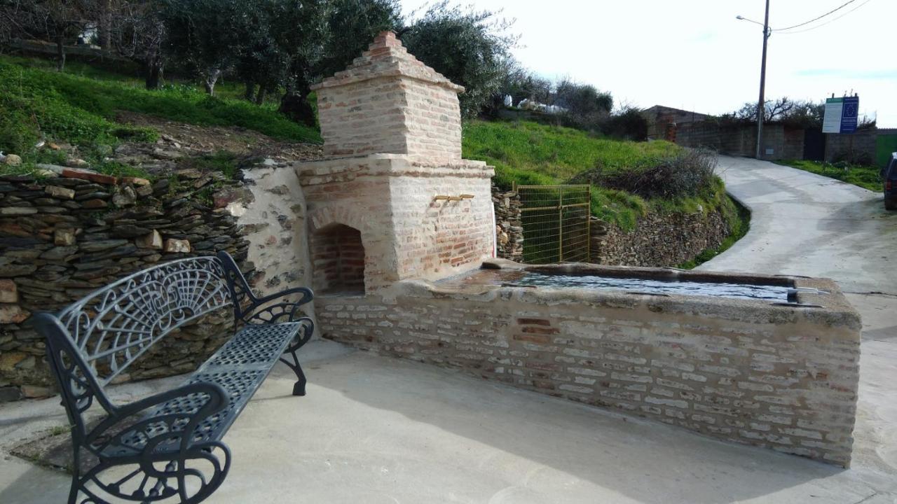 Casa Rural La Colmena Del Geoparque Navatrasierra Eksteriør billede